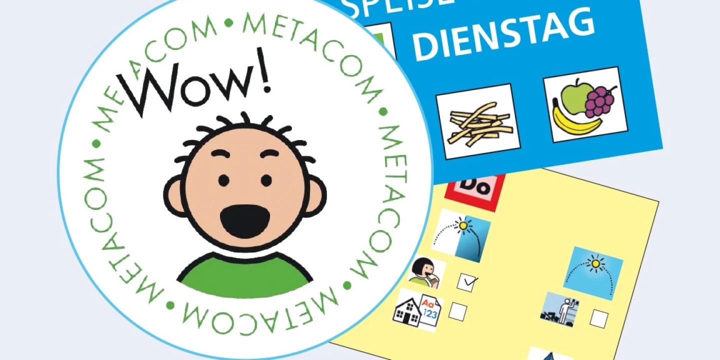 Rundes Logo mit gr&uuml;nem Schriftzug "Metacom" mehrfach um den Rand, in der Mitte kindliches Gesicht mit offenem Mund und stacheligem Haar, dar&uuml;ber schwarzer Text "Wow!". Rechts oben blauer Speiseplan mit wei&szlig;em Text "SPEISE&bull;PLAN DIENSTAG" und Symbolen f&uuml;r Pommes Frites und Obst (Trauben und Banane). Rechts unten gelbliche Tafel mit verschiedenen Piktogrammen und Kontrollk&auml;stchen.