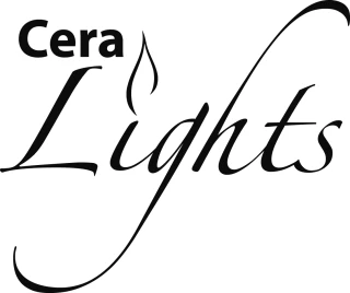 Schwarzes Logo mit dem Text "Cera Lights". Das Wort "Cera" ist in gerader, schlichter Schrift links oben platziert, w&auml;hrend "Lights" in geschwungener, eleganter Schrift dargestellt ist. Der Buchstabe "i" in "Lights" hat eine kleine Flammenform anstelle des i-Punktes.