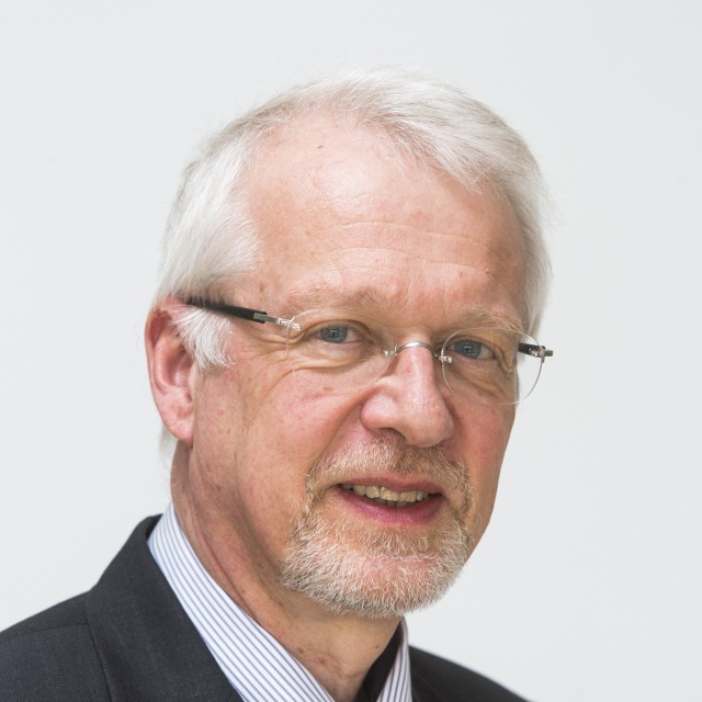 Dr. Peter Langer