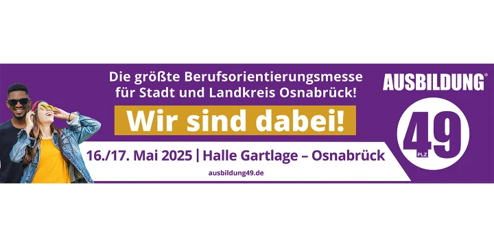 Lila Banner mit gelber und wei&szlig;er Schrift: Text "Die gr&ouml;&szlig;te Berufsorientierungsmesse f&uuml;r Stadt und Landkreis Osnabr&uuml;ck! Wir sind dabei!" in lila Kasten. Darunter "16./17. Mai 2025 | Halle Gartlage &ndash; Osnabr&uuml;ck" in lila. Rechts das Logo "AUSBILDUNG 49" in Wei&szlig; und Lila. Website "ausbildung49.de". Links Personen, Gesichter unkenntlich gemacht.