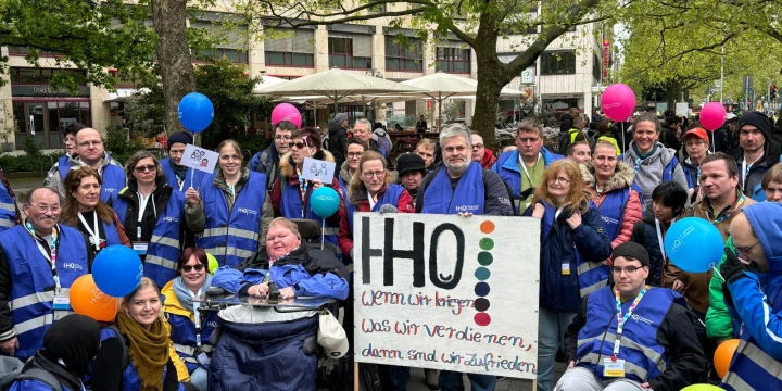 Ein Foto der HHO-Teilnehmer bei, der Demonstration in Hannover.