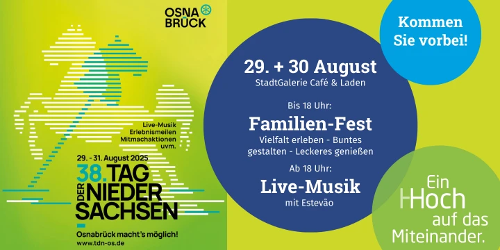 In gr&uuml;n gehaltene Grafik zum 38. Tag der Niedersachsen, der vom 29. - 31. August 2025 in Osnabr&uuml;ck stattfindet. &Uuml;ber blaue Kreise wird der Hinweis gegeben, dass im StadtGalerie Caf&eacute; & Laden am 29. und 30. August ein Innenhof-Fest stattfindet.