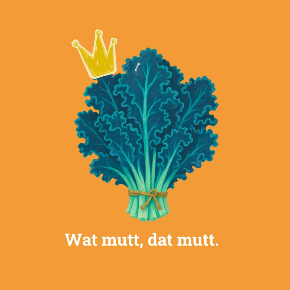Illustration eines dunkelgr&uuml;nen Bunds Gr&uuml;nkohl mit welligen Bl&auml;ttern, zusammengebunden mit einer Schnur. Dar&uuml;ber schwebt eine gelbe Krone. Hintergrund in Orange. Darunter der Text: "Wat mutt, dat mutt." in Wei&szlig;.