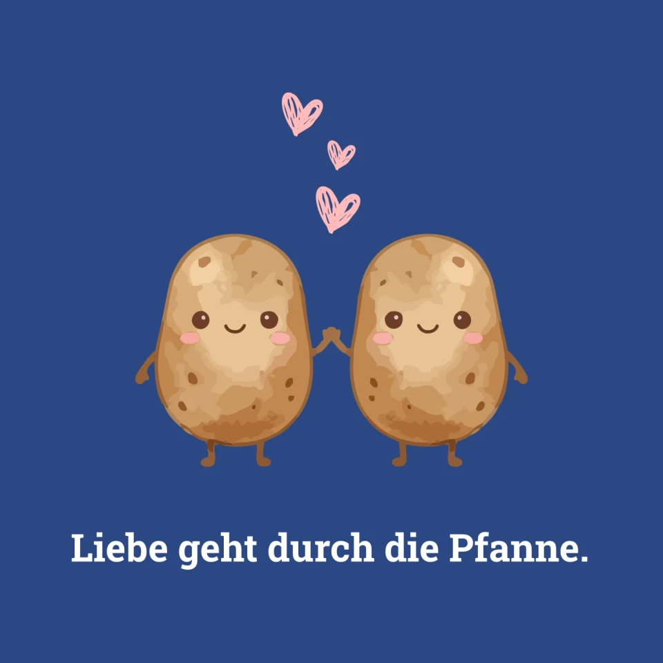 Zwei cartoonartige, beige Kartoffeln mit l&auml;chelnden Gesichtern und rosigen Wangen halten sich an den H&auml;nden. &Uuml;ber ihnen fliegen drei gezeichnete, rosa Herzen. Der dunkelblaue Hintergrund hat unten die wei&szlig;e Schrift: "Liebe geht durch die Pfanne."