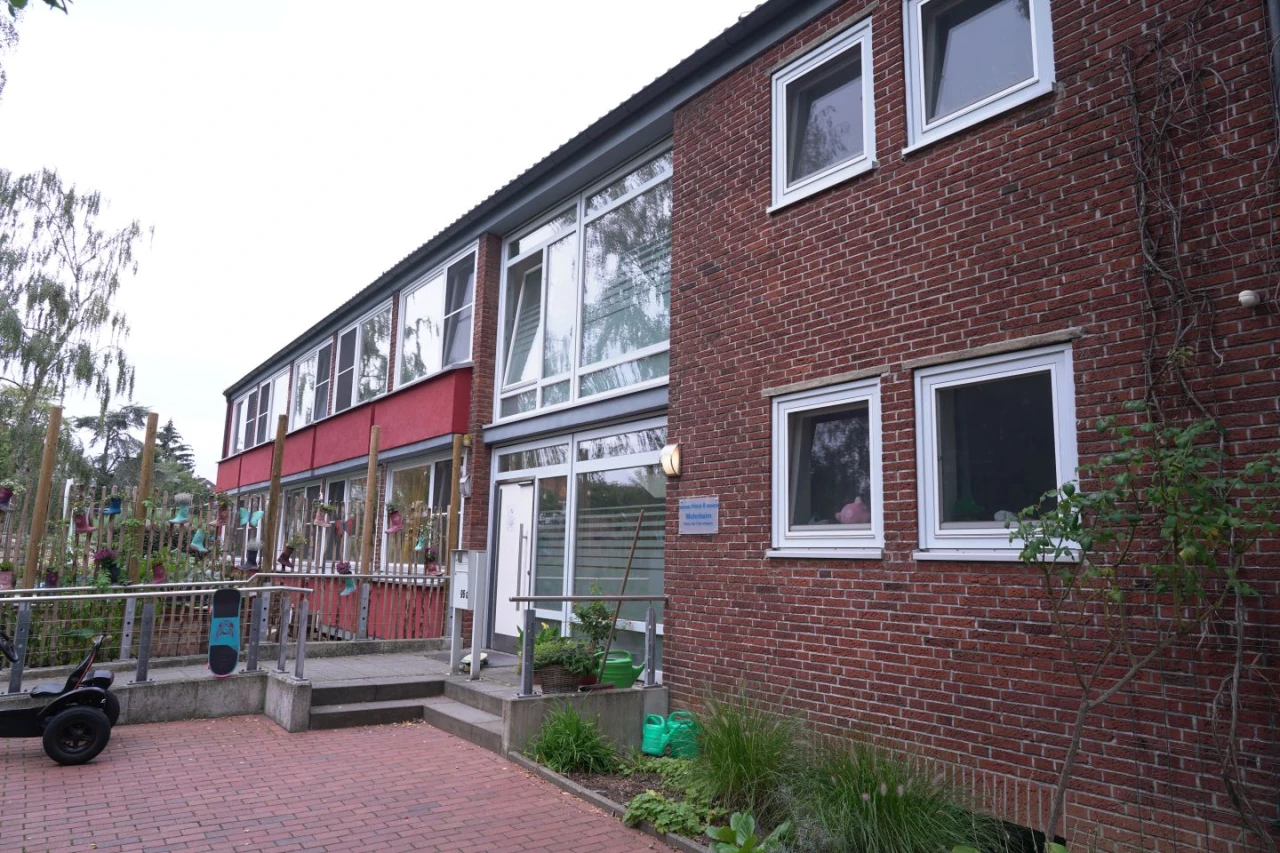 Au&szlig;enansicht des Karl-Luhmann Haus 8